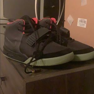 Yeezy 2 size 9.5 Never worn with lace tips, no box